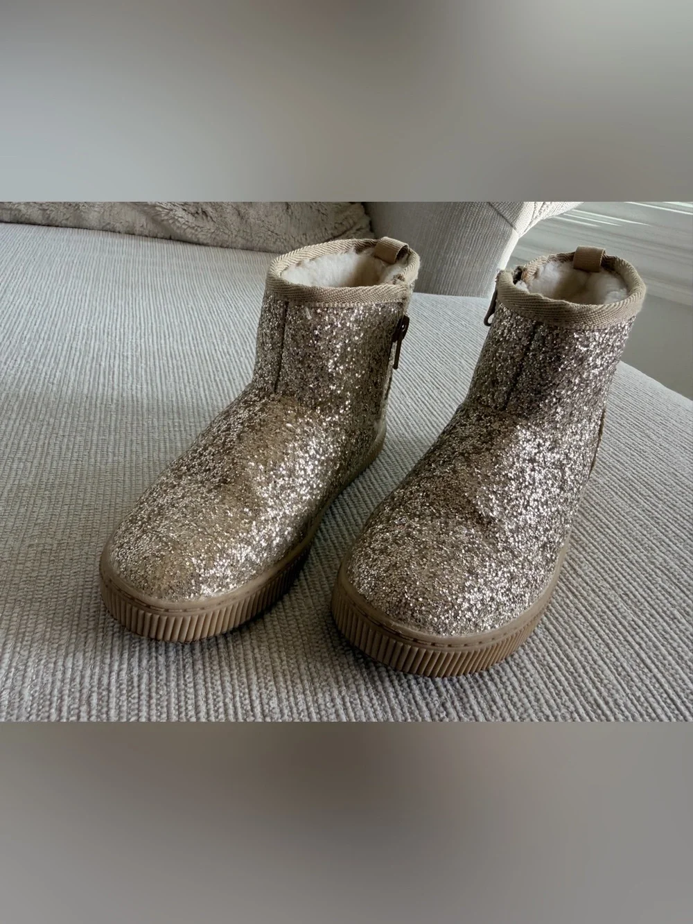 Cat & Jack Girls Glitter Pull-On Gold Boots with fur shearling lining 12T